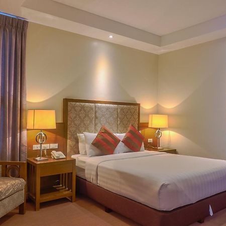 Mansion Garden Hotel Olongapo Buitenkant foto