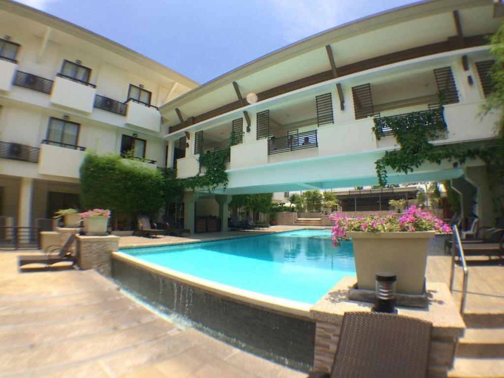 Mansion Garden Hotel Olongapo Buitenkant foto
