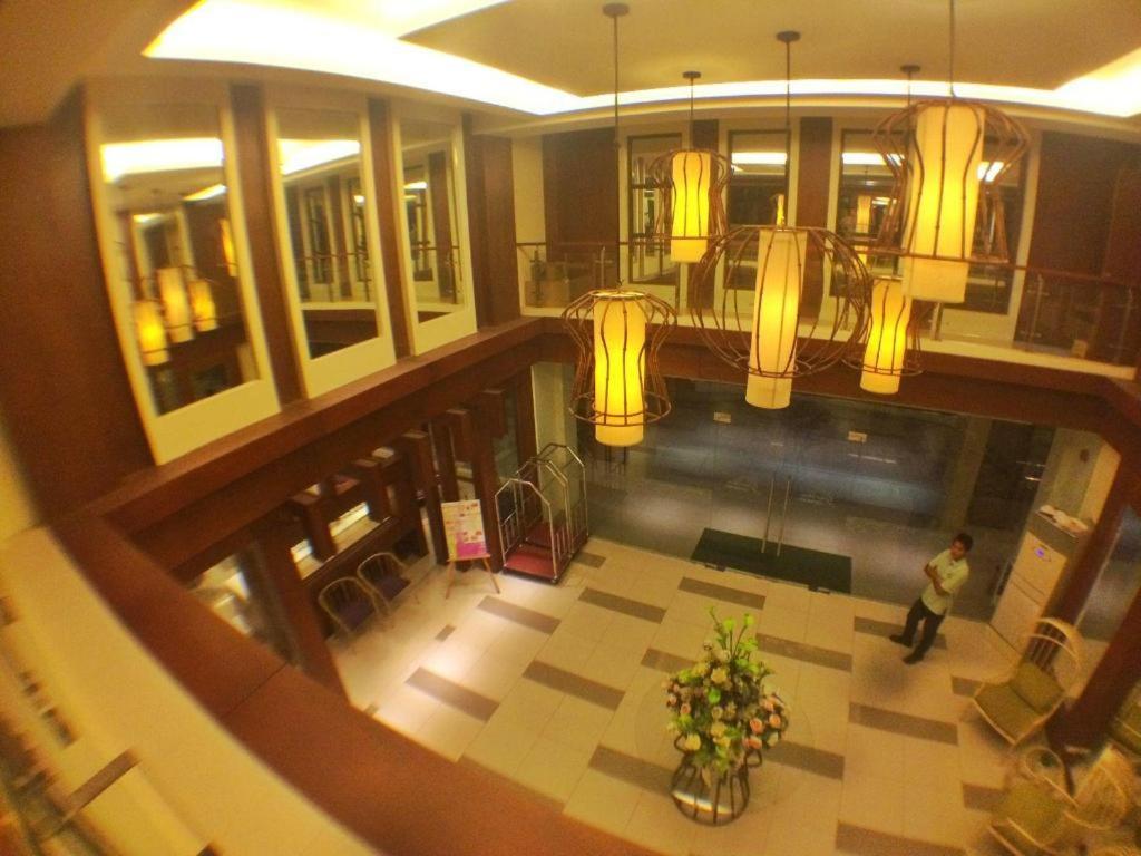 Mansion Garden Hotel Olongapo Buitenkant foto