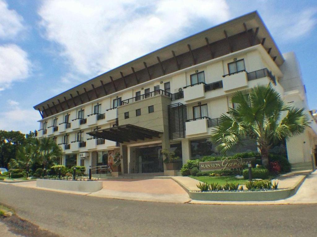 Mansion Garden Hotel Olongapo Buitenkant foto