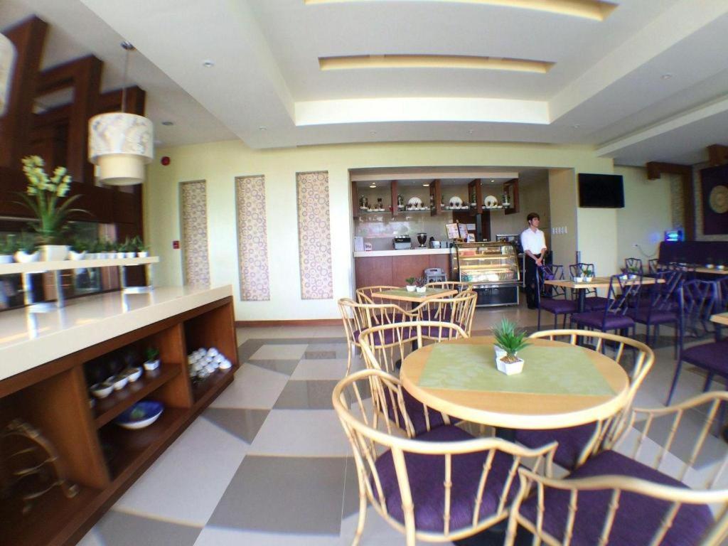 Mansion Garden Hotel Olongapo Buitenkant foto