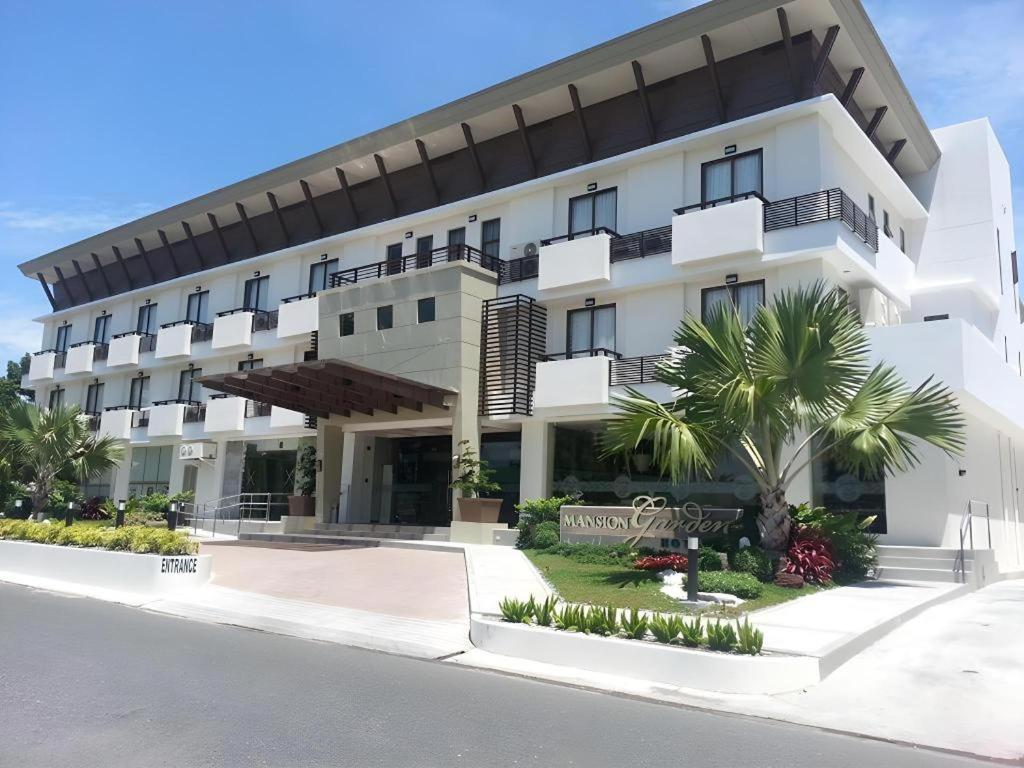 Mansion Garden Hotel Olongapo Buitenkant foto