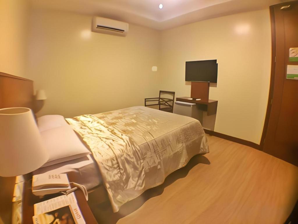 Mansion Garden Hotel Olongapo Buitenkant foto
