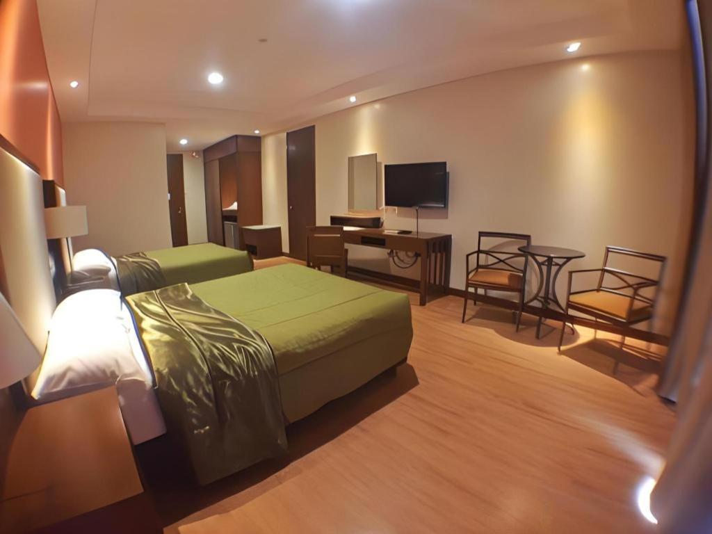 Mansion Garden Hotel Olongapo Buitenkant foto