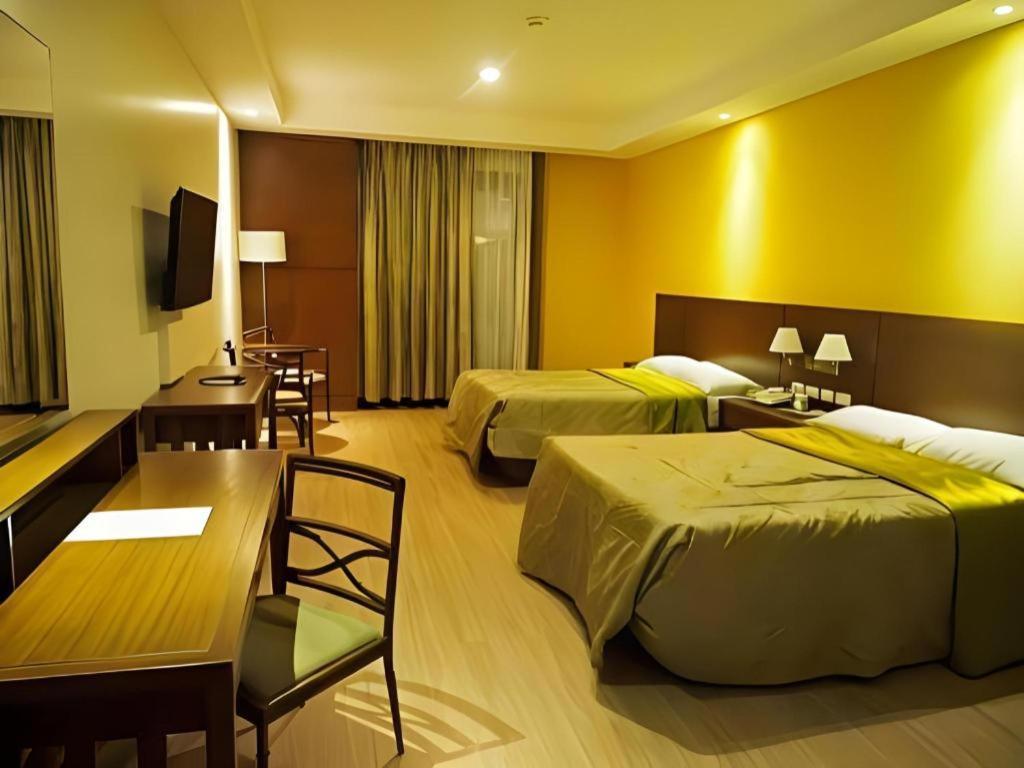 Mansion Garden Hotel Olongapo Buitenkant foto