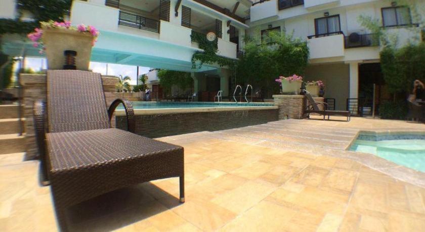 Mansion Garden Hotel Olongapo Buitenkant foto