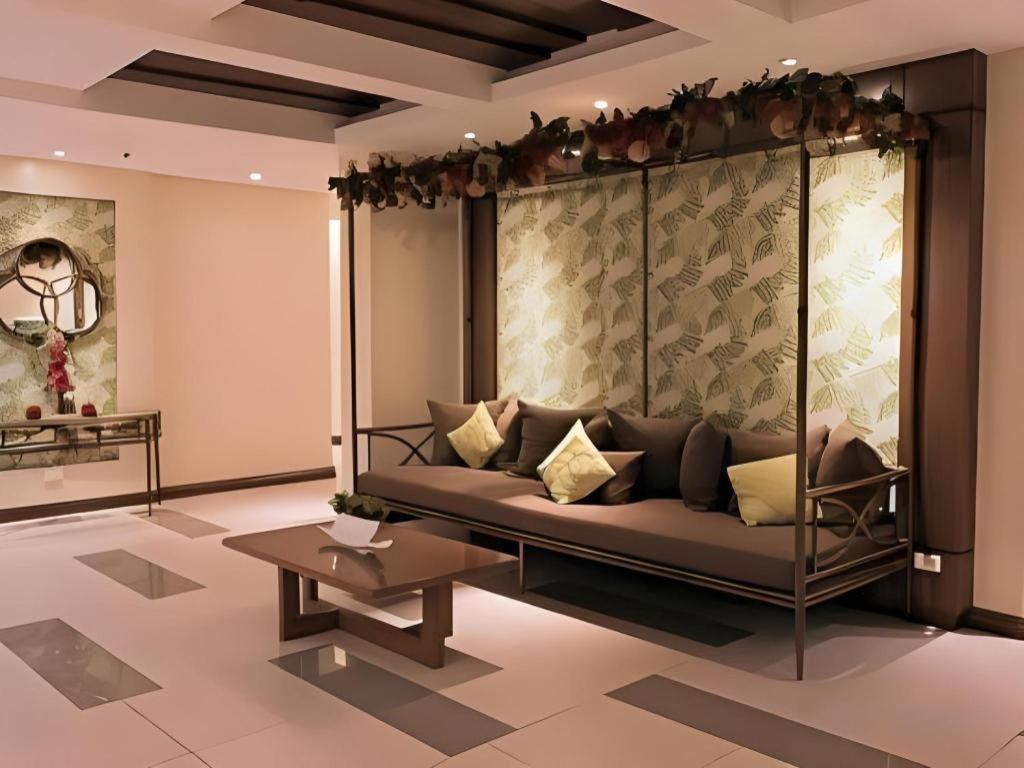 Mansion Garden Hotel Olongapo Buitenkant foto