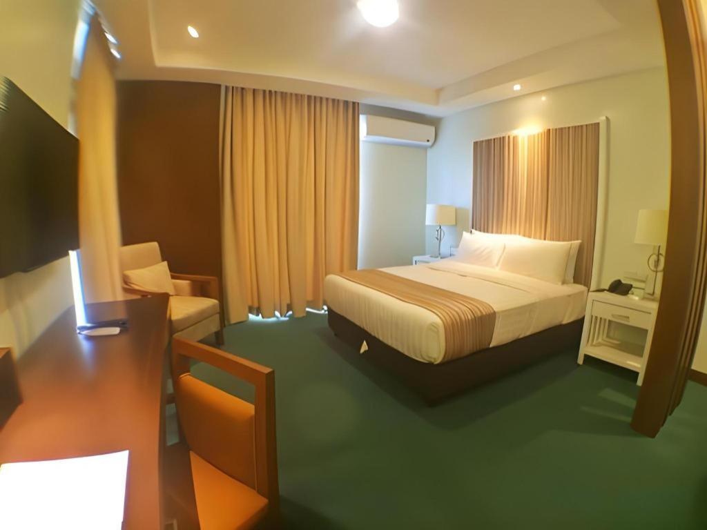 Mansion Garden Hotel Olongapo Buitenkant foto